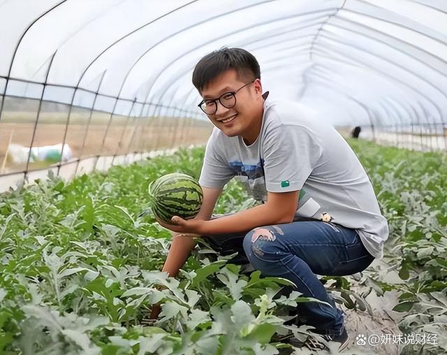 bob半岛官网平台未来农村的地谁来种？这个老生常谈的问题国家终于给出了答案(图12)